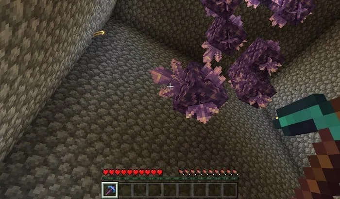 Использование кирки для получения осколков аметиста