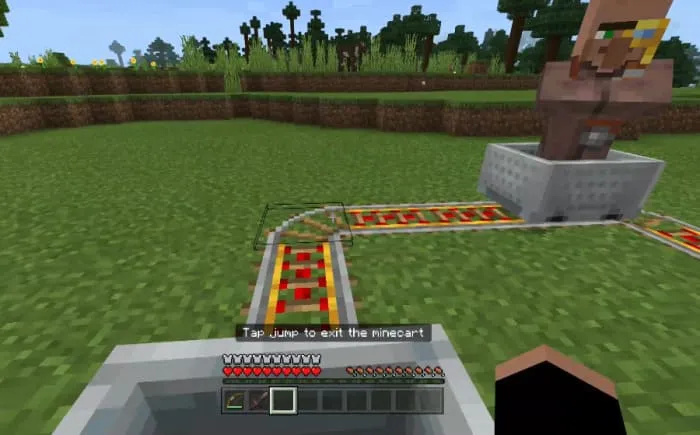 Игрок едет в вагонетке