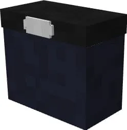 Штаны сотрудника магазина