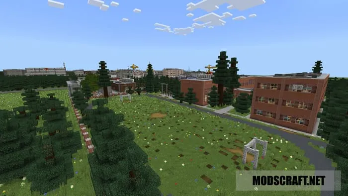 Лес, поляна и дома города