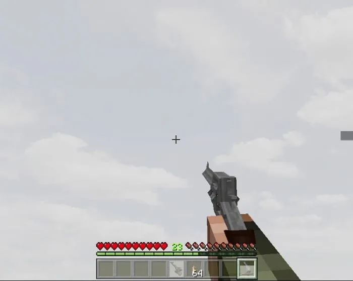 Пистолет в руках игрока