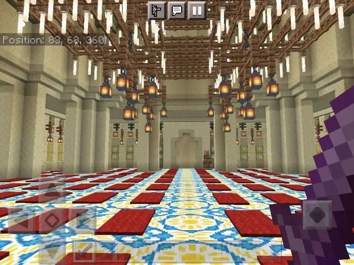 Внутри храма