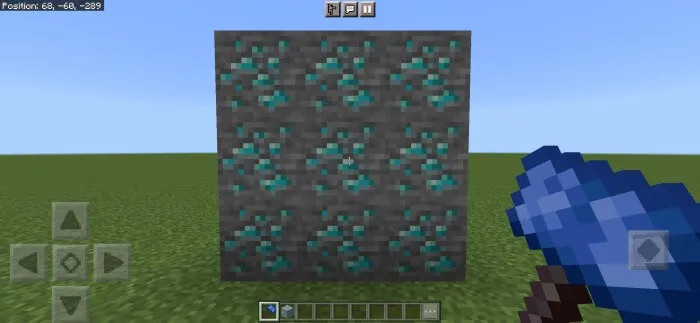 Игрок с молотом в руках