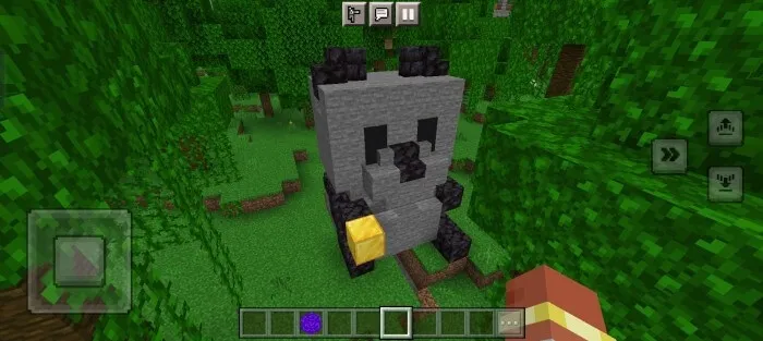 Статуя панды