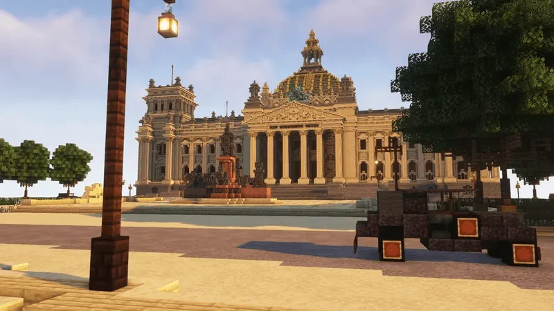 площадь перед зданием