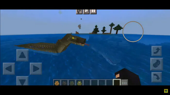 Ящер плывет