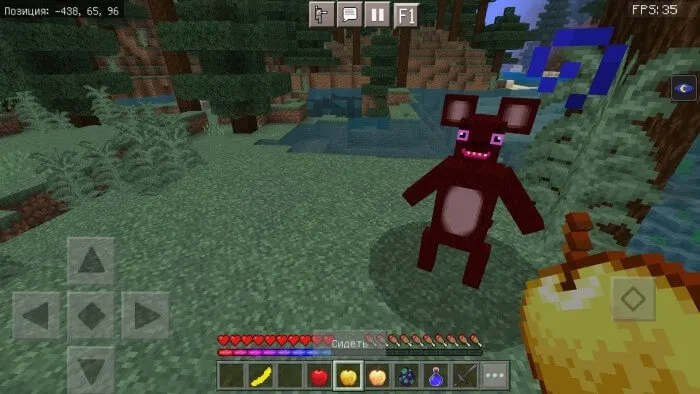 Обезьяна рядом с игроком