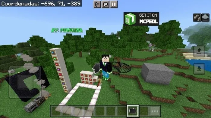 Игрок летит на крыльях бабочки