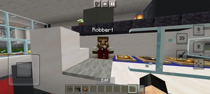 Продавец в ювелирном магазине