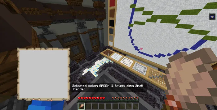 Карта и кисть в руке