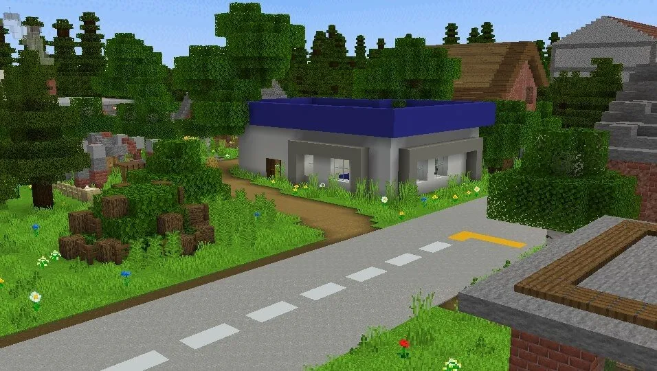 Дорога и брошенные дома