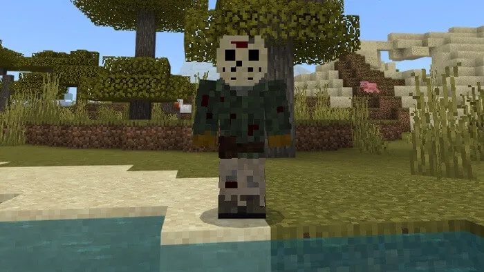 Игрок стоит возле моря