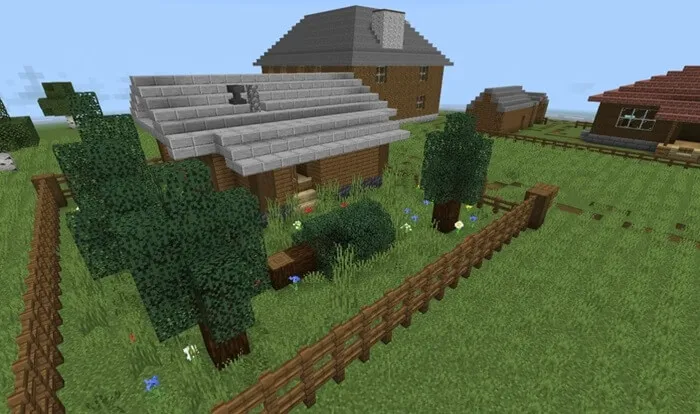 Заброшенный дом и забор