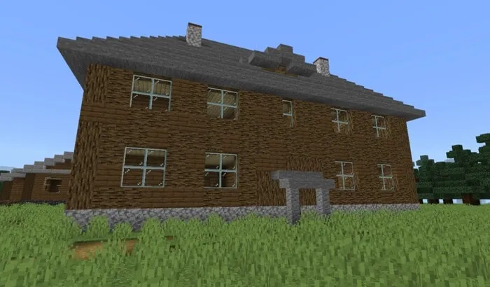 Большой деревянный дом