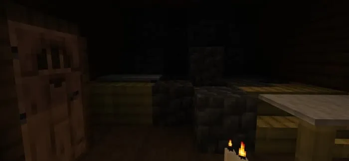 Дверь и свечи