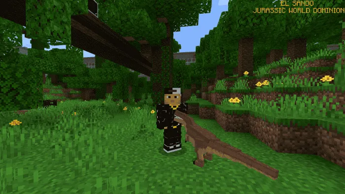 Маленький тираннозавр возле игрока