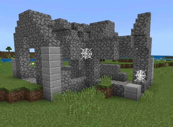 Разрушенный каменный дом