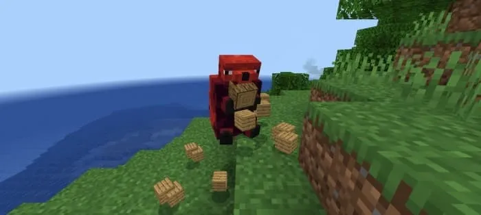 Бобр грызет древесину