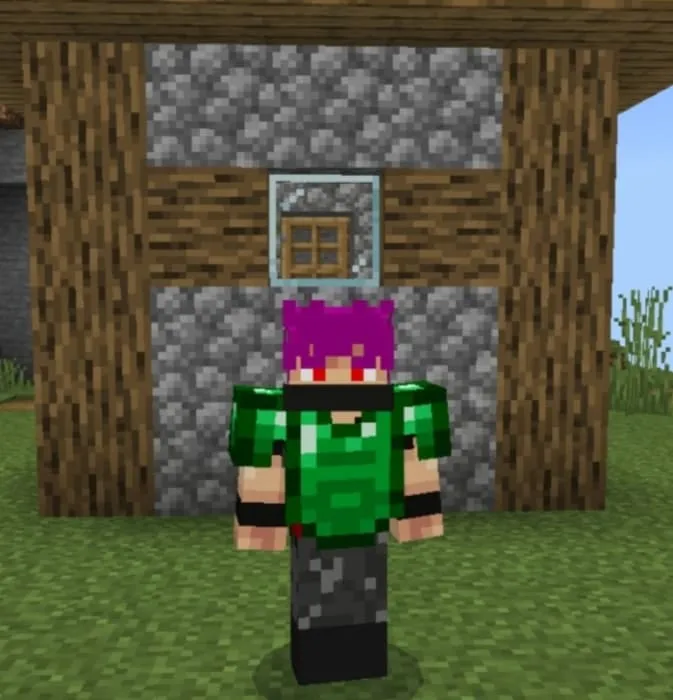 Изумрудный нагрудник от третьего лица