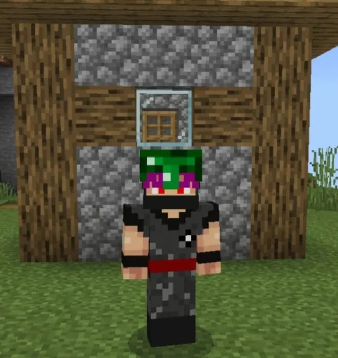 Изумрудный шлем на голове