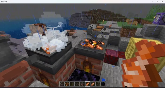 Тропическая рыба в руке