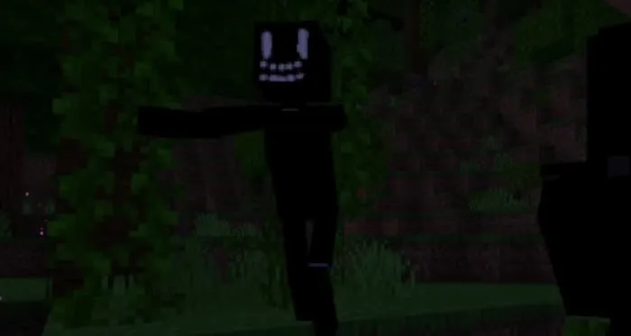 Монстр с улыбкой преследует