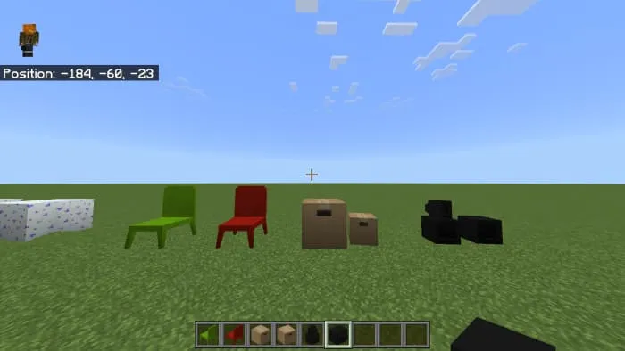 Стулья и коробки