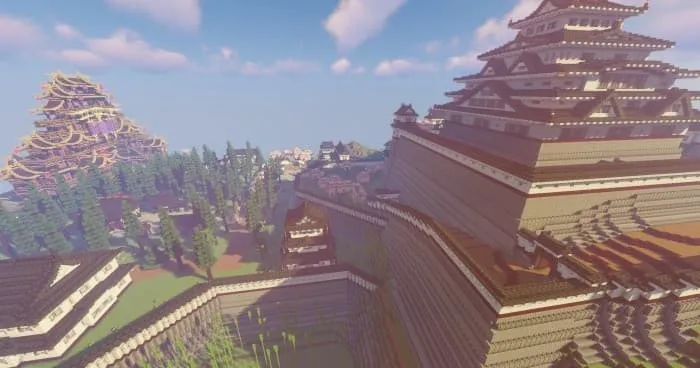 Здания за стеной