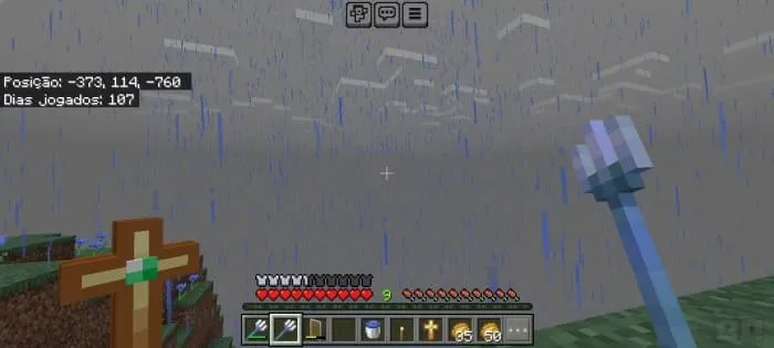 Тотем в виде креста в руке и трезубец