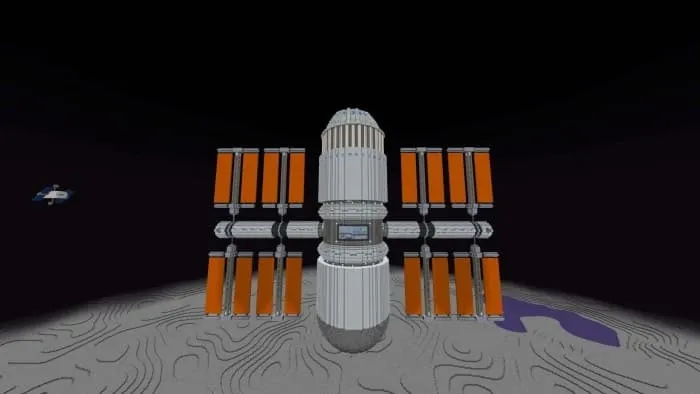 Большой спутник над Луной