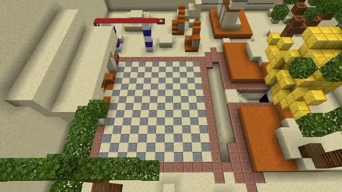 Лужайка дома в пустынной тематике