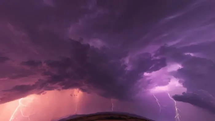 Грозовое фиолетовое небо