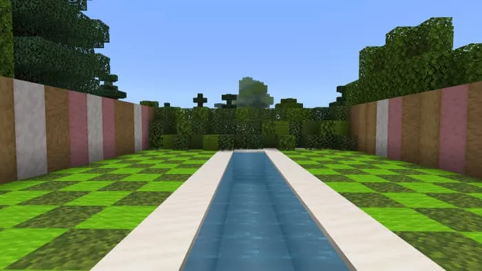 Лужайка с кустами