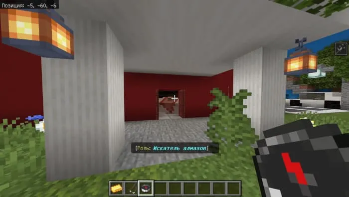 Компас в руке