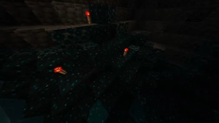 Мрачная пустая пещера