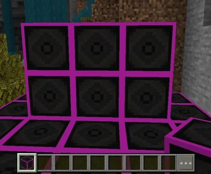 Черные блоки с фиолетовой рамков