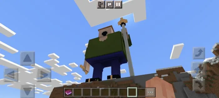 Статуя с посохом