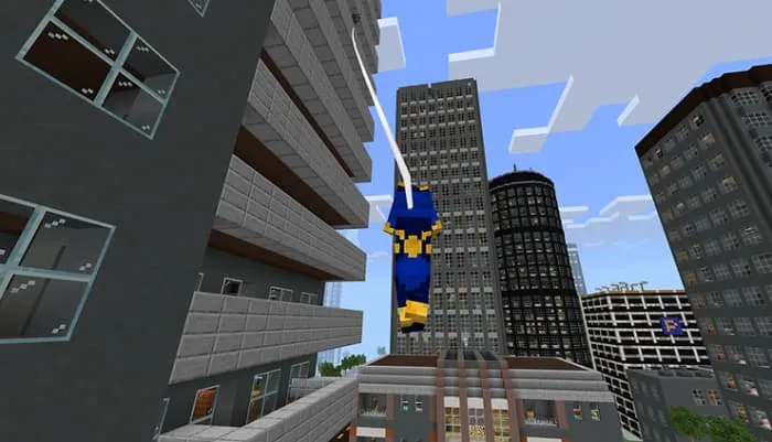 Человек-паук раскачивается на паутине