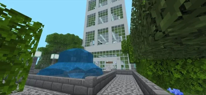 Фонтан возле дома