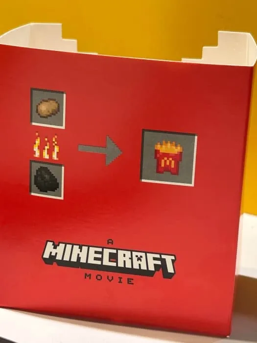 Картошка фри готовится в печи