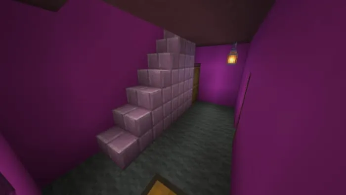 Лестница, ведущая на второй этаж дома Куроми