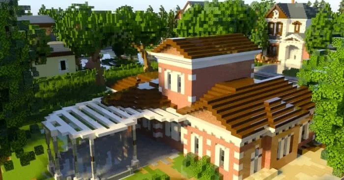 Розовый особняк с ярким фасадом и зеленью вокруг