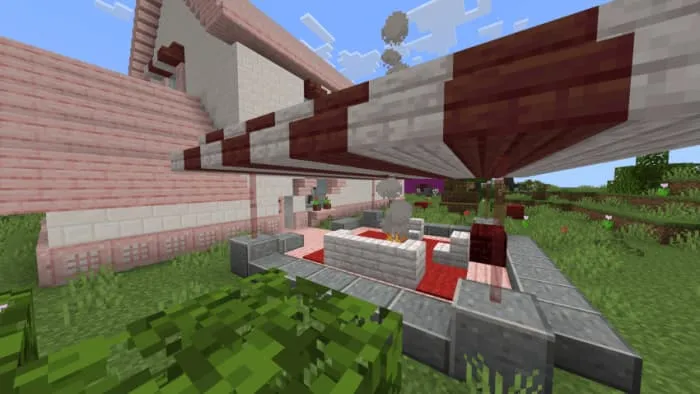 Беседка на территории дома Hello Kitty