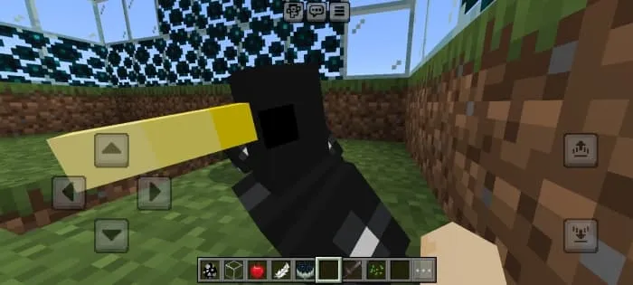 Скворец сидит на земле