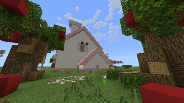 Цветущий сад рядом с домом Hello Kitty