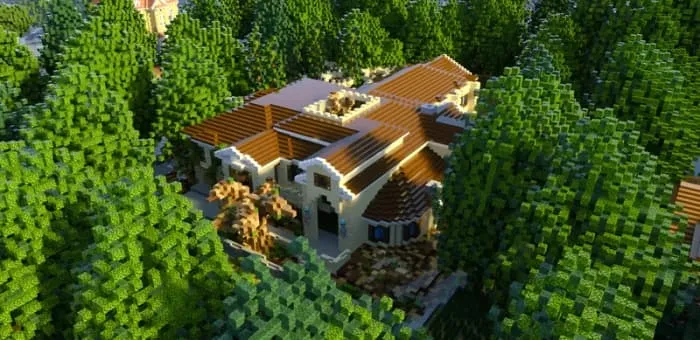 Одинокий дом в окружении деревьев на окраине города