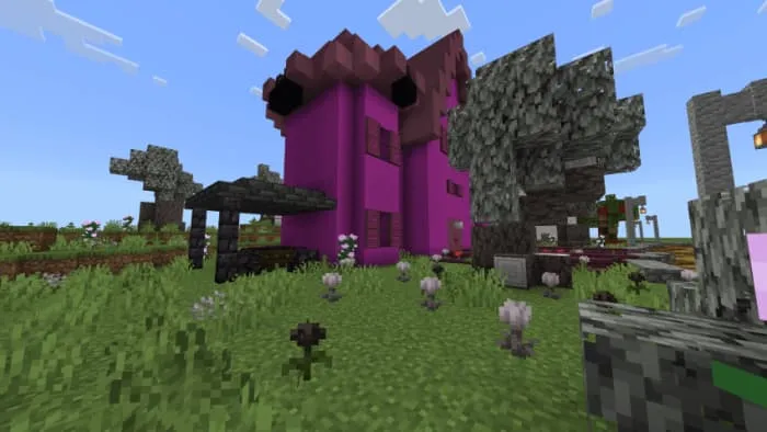 Задний двор дома Куроми с декоративными элементами