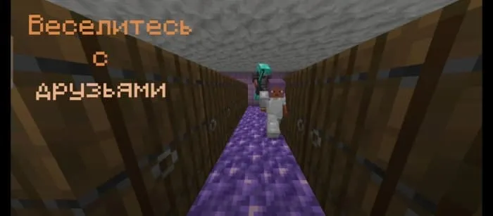 Игроки сражаются в коридоре из дверей