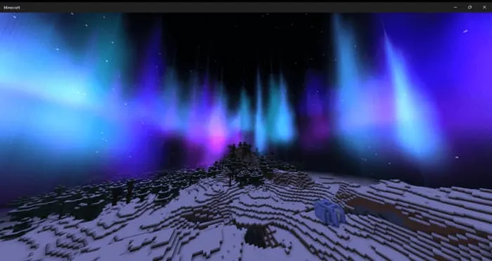 Яркое северное сияние в чистом ночном небе над зимним биомом