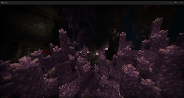 Аметистовая пещера, сверкающая кристаллами в фиолетовых тонах